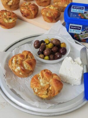 Flower Rolls Stuffed with Feta Cheese & Olives