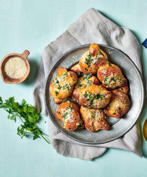 Amazing Cheese Garlic Knots