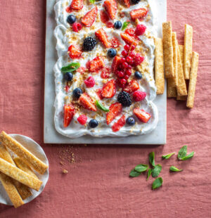 Cheesecake Dipping Platter with Cookies